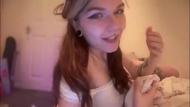 Image 3 of lizzyylovesick Stream on Chaturbate on 3 months ago
