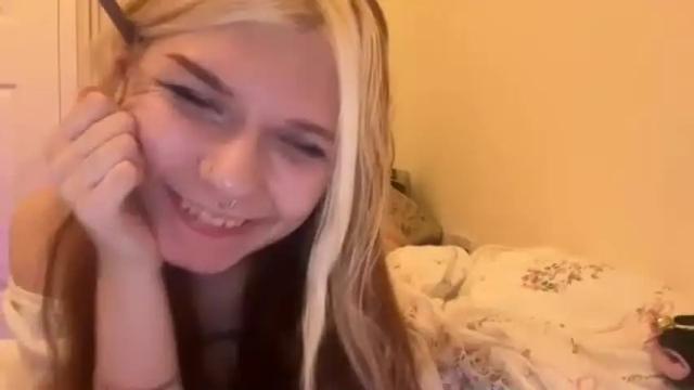Image 12 of lizzyylovesick Stream on Chaturbate on 2 months ago