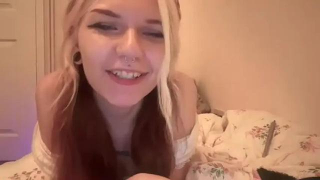 Image 7 of lizzyylovesick Stream on Chaturbate on 2 months ago