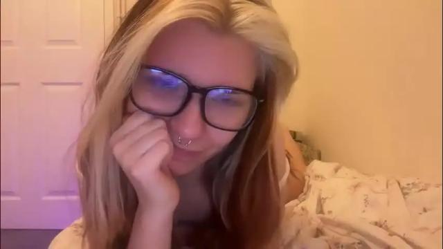 Image 10 of lizzyylovesick Stream on Chaturbate on 2 months ago