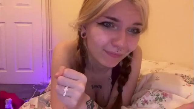 Image 3 of lizzyylovesick Stream on Chaturbate on 2 months ago