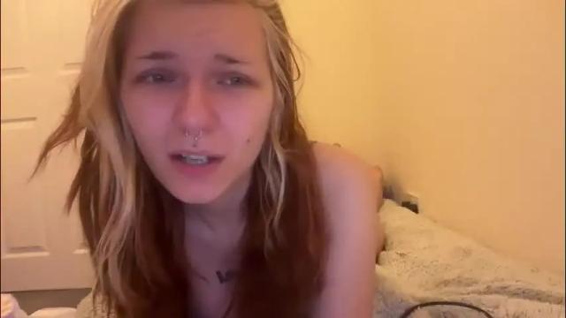 Image 2 of lizzyylovesick Stream on Chaturbate on 2 months ago