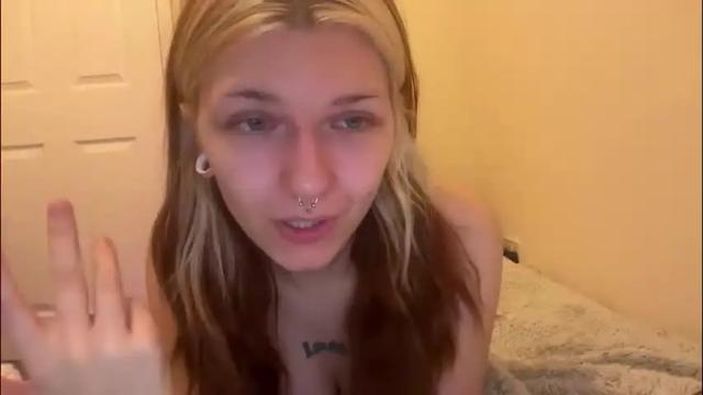 Image 3 of lizzyylovesick Stream on Chaturbate on 2 months ago