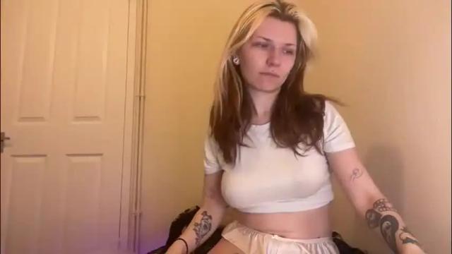 Image 3 of lizzyylovesick Stream on Chaturbate on 1 month ago