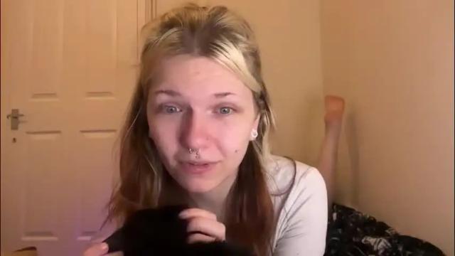 Image 2 of lizzyylovesick Stream on Chaturbate on 1 month ago