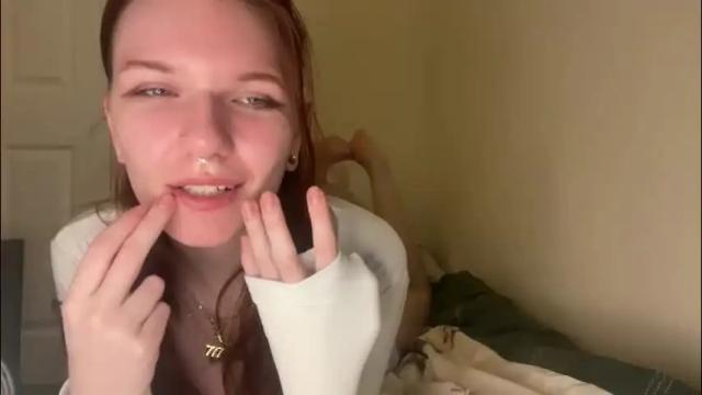 Image 2 of lizzyylovesick Stream on Chaturbate on 24 days ago