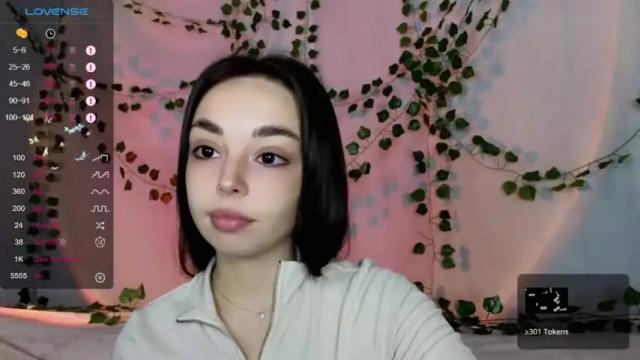 Image 2 of lol_moore Stream on Chaturbate on 19 months ago