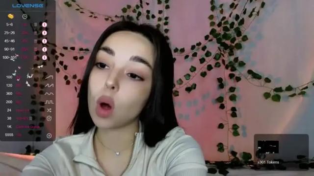 Image 4 of lol_moore Stream on Chaturbate on 19 months ago