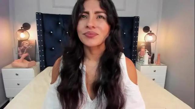 Image 2 of lola_davies Stream on Chaturbate on 17 days ago