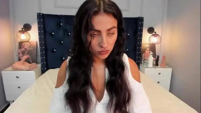 Image 3 of lola_davies Stream on Chaturbate on 17 days ago