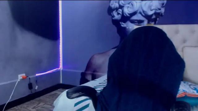 Image 3 of lola_red956680 Stream on Chaturbate on 14 months ago