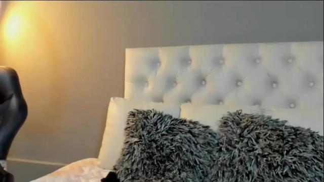 Image 11 of lola_red956680 Stream on Chaturbate on 16 days ago