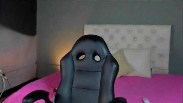 Image 3 of lola_red956680 Stream on Chaturbate on 4 days ago