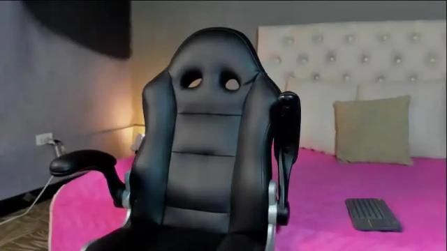 Image 10 of lola_red956680 Stream on Chaturbate on 2 days ago