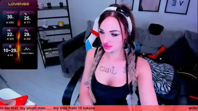 Image 3 of lola_richi Stream on Chaturbate on 2 months ago