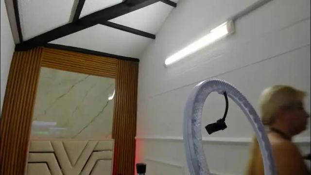 Image 2 of lolaangellx Stream on Chaturbate on 1 month ago