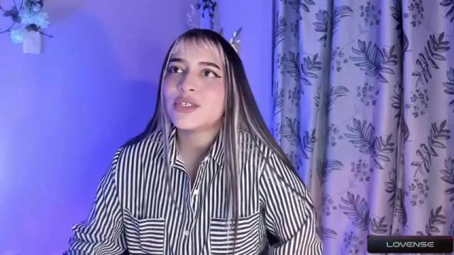 Image 12 of lolaasmith_21 Stream on Chaturbate on 14 months ago