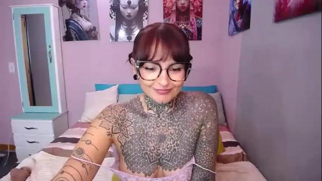 Image 2 of lolabrouse__ Stream on Chaturbate on 2 months ago