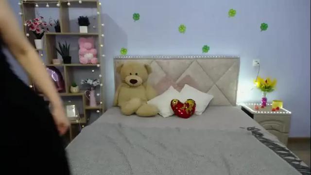 Image 3 of lolahikls Stream on Chaturbate on 2 months ago