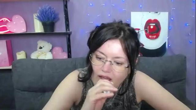 Image 11 of lolahikls Stream on Chaturbate on 1 month ago