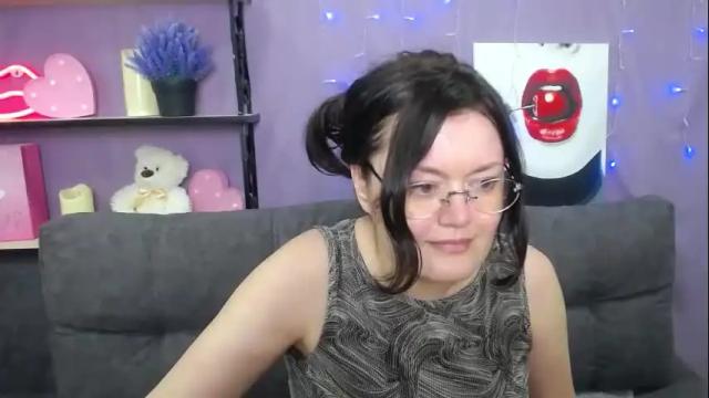 Image 3 of lolahikls Stream on Chaturbate on 1 month ago