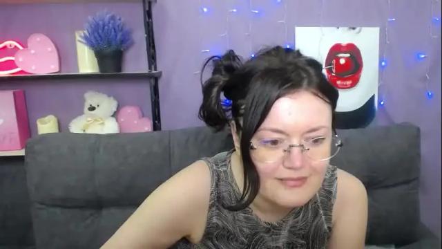 Image 7 of lolahikls Stream on Chaturbate on 1 month ago