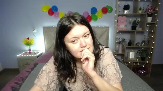 Image 10 of lolahikls Stream on Chaturbate on 1 month ago