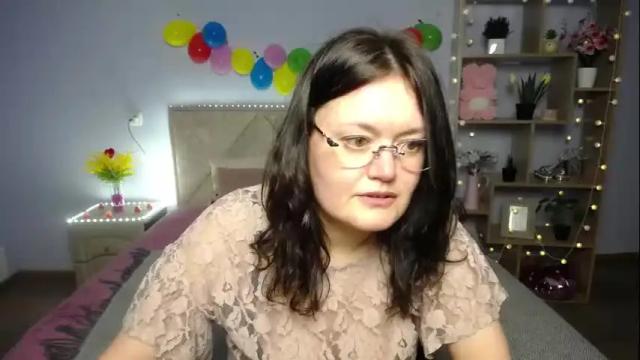 Image 11 of lolahikls Stream on Chaturbate on 1 month ago