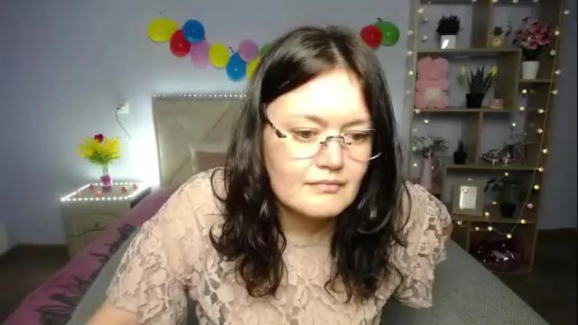 Image 12 of lolahikls Stream on Chaturbate on 1 month ago
