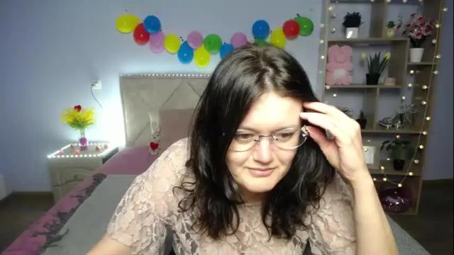 Image 4 of lolahikls Stream on Chaturbate on 1 month ago