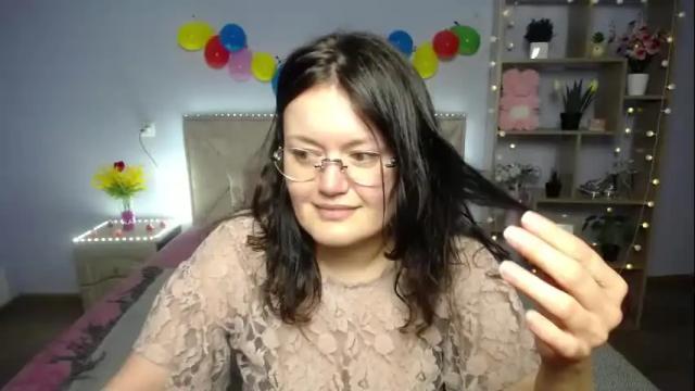 Image 6 of lolahikls Stream on Chaturbate on 1 month ago