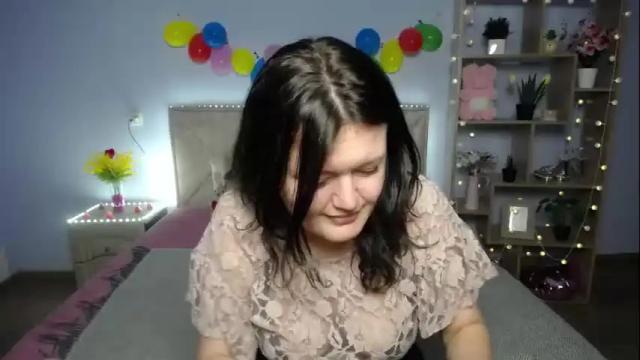 Image 8 of lolahikls Stream on Chaturbate on 1 month ago