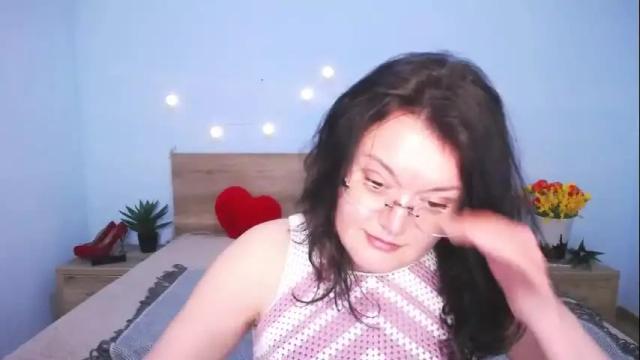 Image 12 of lolahikls Stream on Chaturbate on 1 month ago