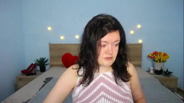Image 2 of lolahikls Stream on Chaturbate on 1 month ago