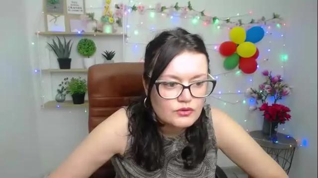Image 10 of lolahikls Stream on Chaturbate on 1 month ago