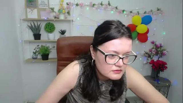 Image 11 of lolahikls Stream on Chaturbate on 1 month ago