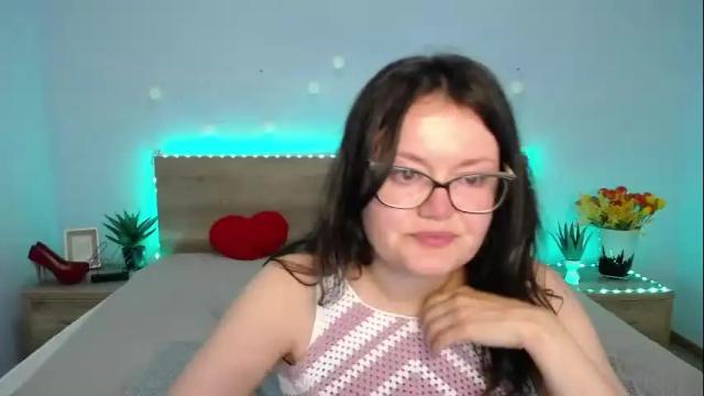 Image 11 of lolahikls Stream on Chaturbate on 1 month ago