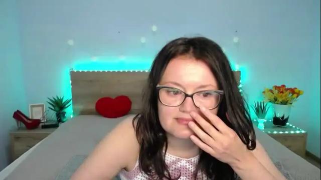 Image 8 of lolahikls Stream on Chaturbate on 1 month ago