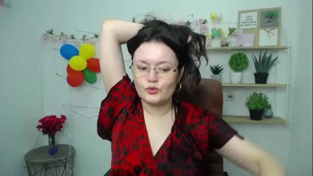 Image 2 of lolahikls Stream on Chaturbate on 1 month ago