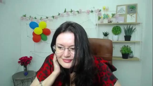 Image 4 of lolahikls Stream on Chaturbate on 1 month ago