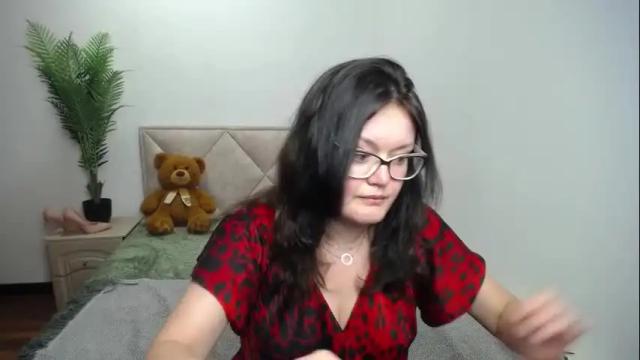 Image 12 of lolahikls Stream on Chaturbate on 13 days ago