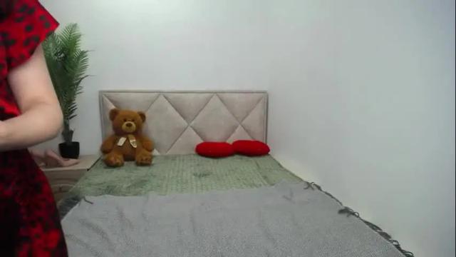 Image 3 of lolahikls Stream on Chaturbate on 13 days ago