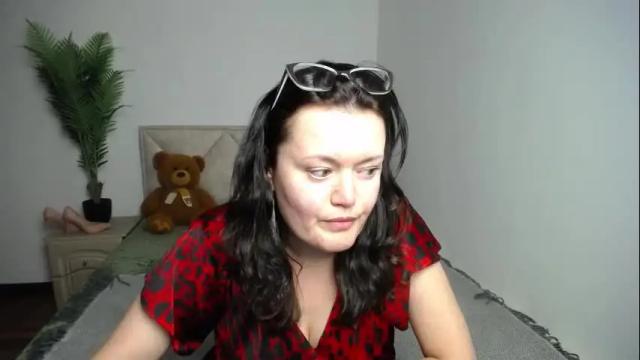 Image 4 of lolahikls Stream on Chaturbate on 13 days ago