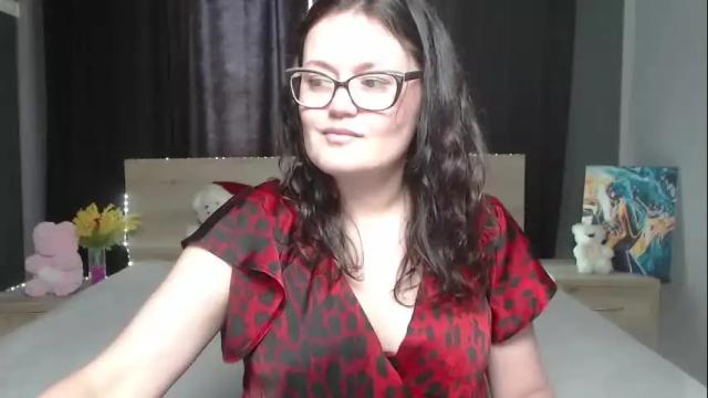 Image 2 of lolahikls Stream on Chaturbate on 8 days ago
