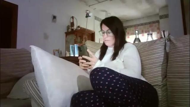 Image 8 of lolahueso Stream on Chaturbate on 17 days ago