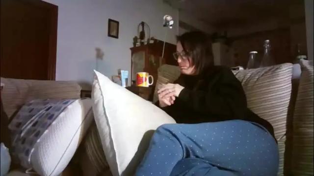 Image 6 of lolahueso Stream on Chaturbate on 16 days ago