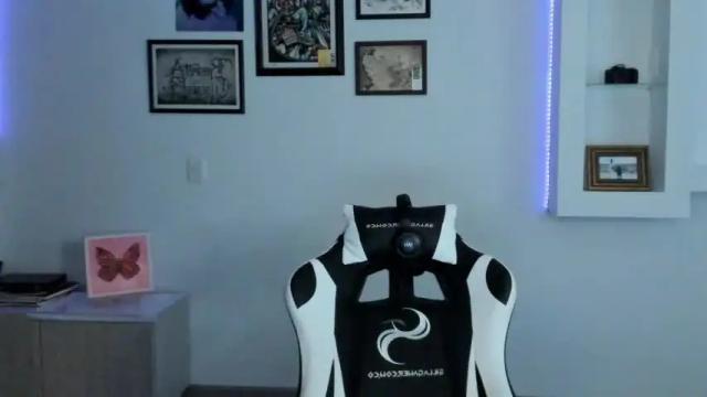 Image 3 of lolamustaine Stream on Chaturbate on 16 months ago