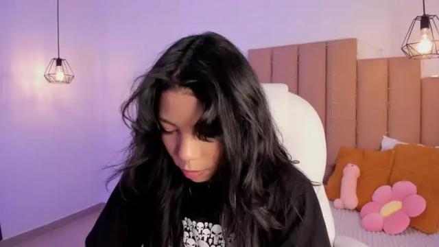 Image 4 of lolarose01 Stream on Chaturbate on 18 months ago
