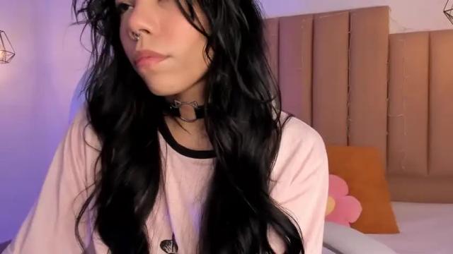 Image 2 of lolarose01 Stream on Chaturbate on 17 months ago