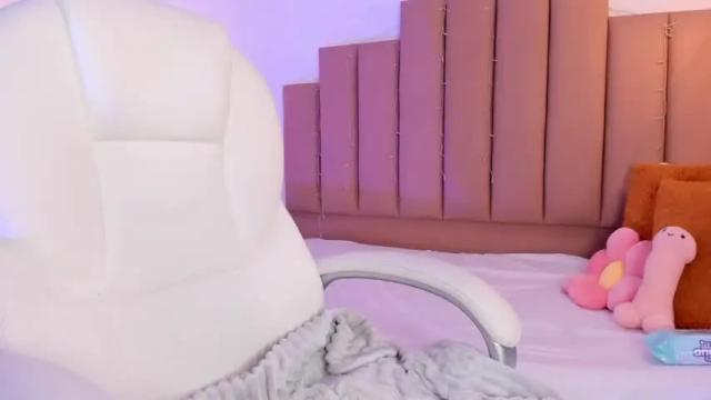 Image 6 of lolarose01 Stream on Chaturbate on 17 months ago